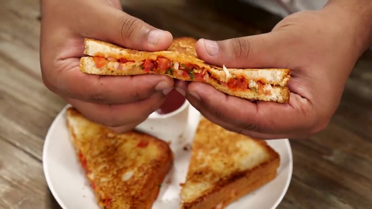 Spicy Cheese Toast with Onion and Chilli