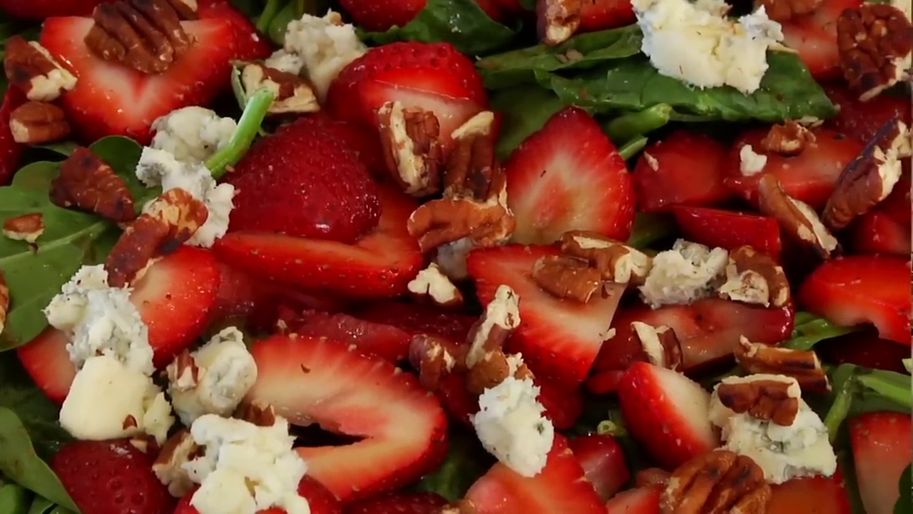 Spinach Salad with Mangos and Dried Cranberries in Chocolate Vinaigrette
