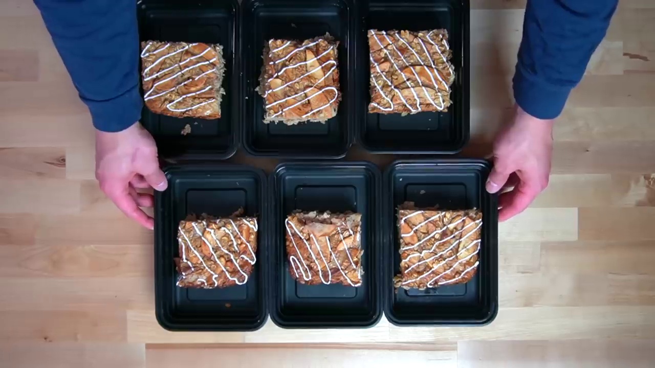 Cinnamon Applesauce Oatmeal Bake